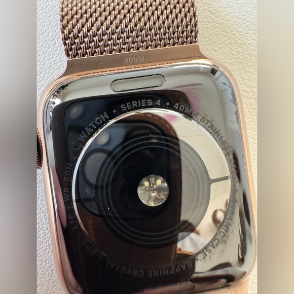 Apple Watch Series 4 Stainless Steel Gold 40 MM GPS+Cellular - Picture 8 of 12